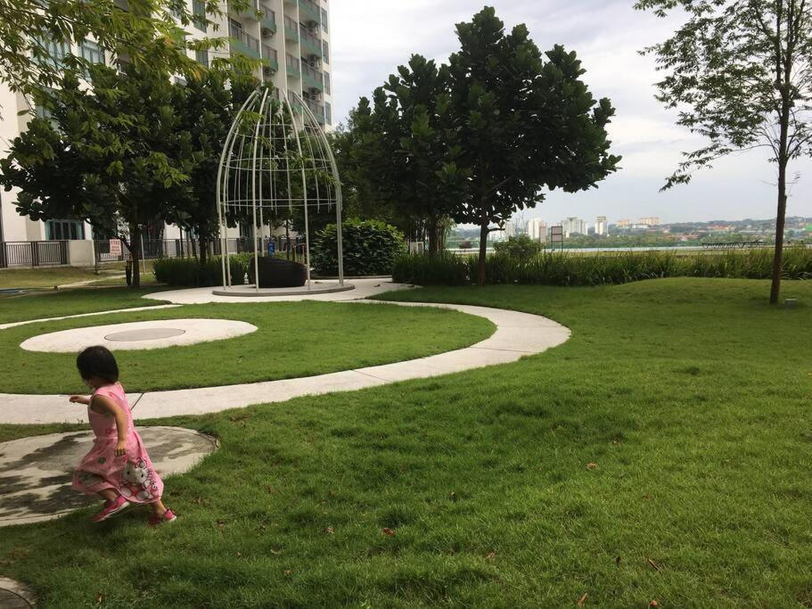 Homenest Jb City Poolview Suite By Cozy Home Johor Bahru Exterior foto