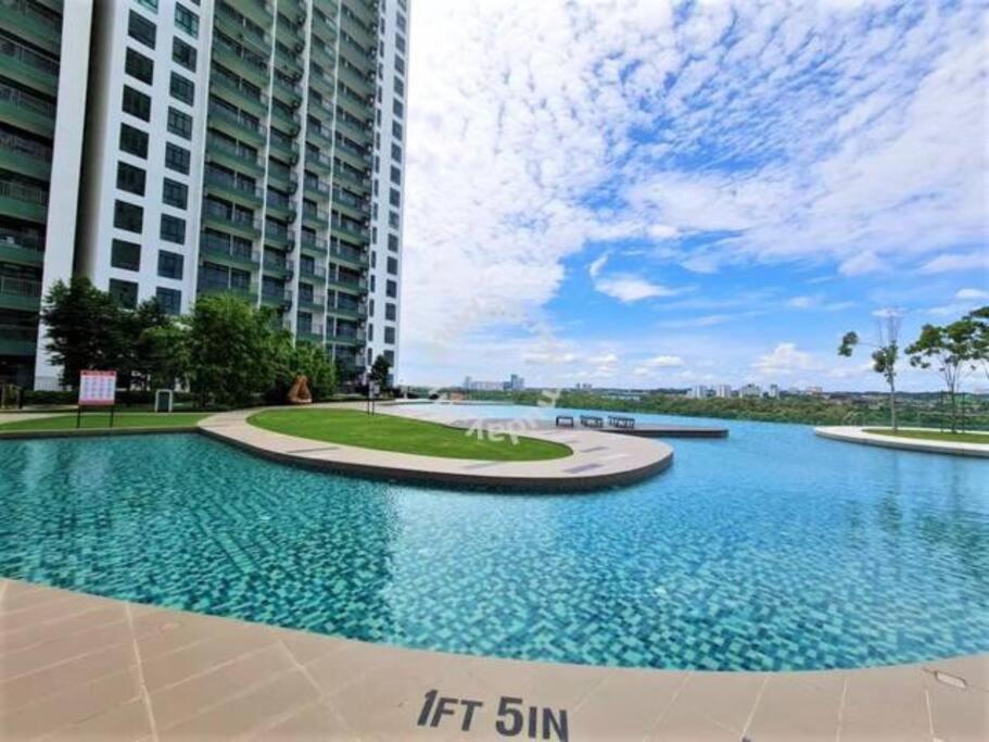 Homenest Jb City Poolview Suite By Cozy Home Johor Bahru Exterior foto