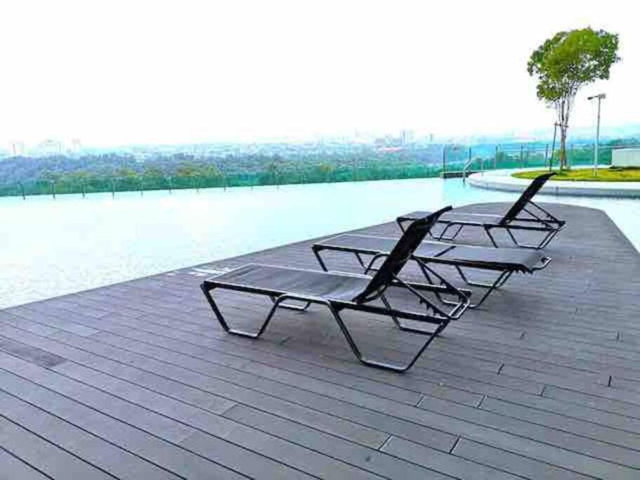 Homenest Jb City Poolview Suite By Cozy Home Johor Bahru Exterior foto
