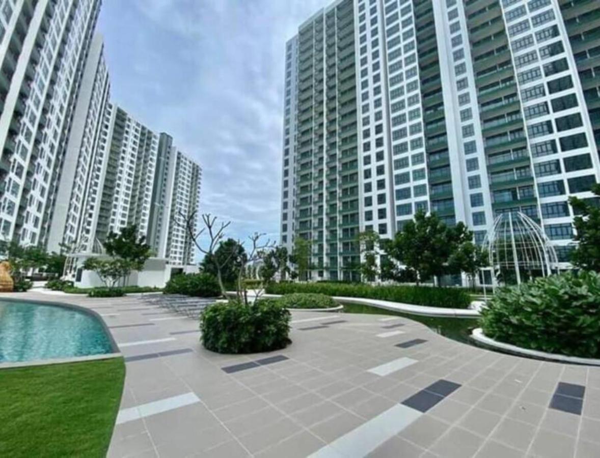 Homenest Jb City Poolview Suite By Cozy Home Johor Bahru Exterior foto